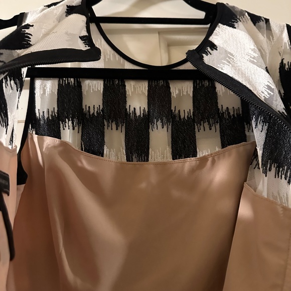 BCBGMaxAzria Black and White patterned Minidress in size 2 (Like New!) - Picture 6 of 8